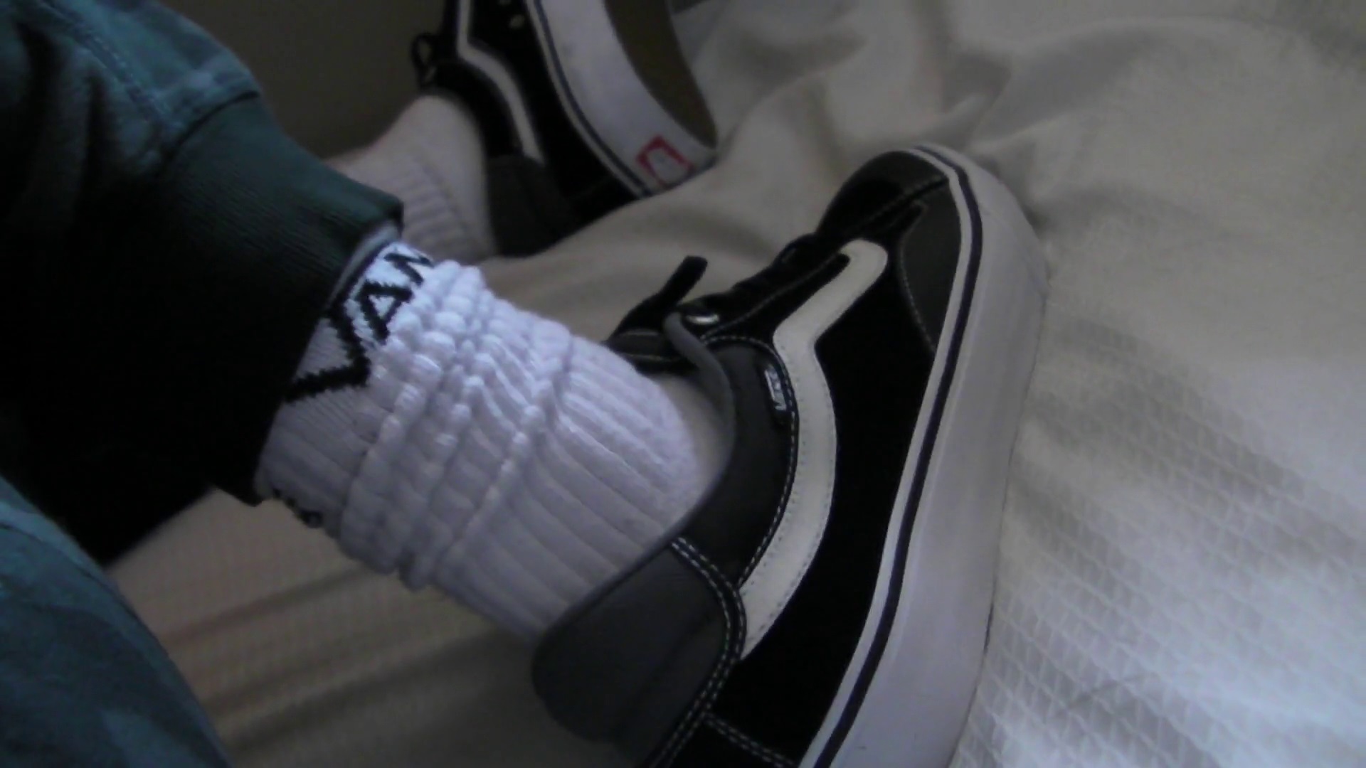 Stripping off my VANs and cumming 2