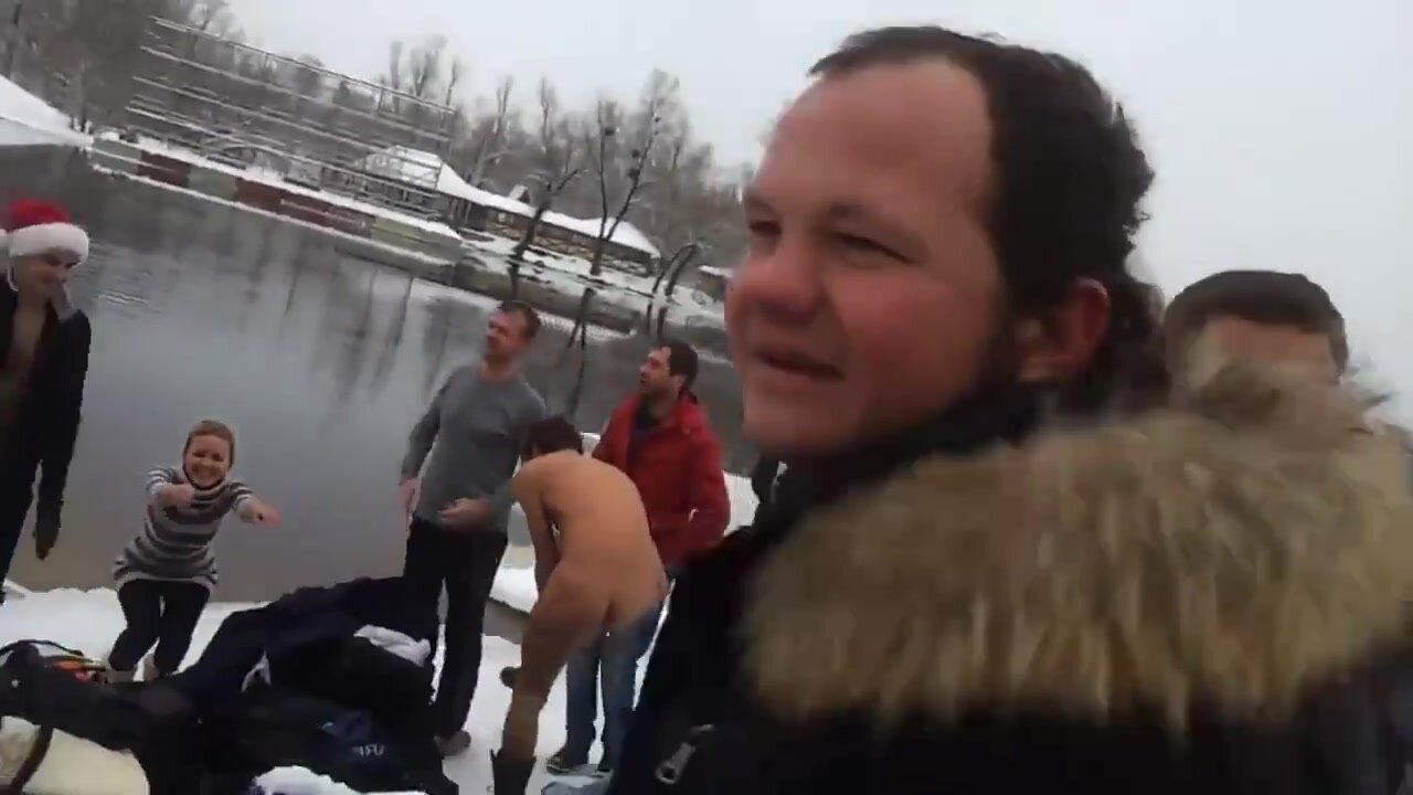 russian people in cold water 11