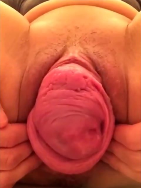 Gaping and pushing out her cervix