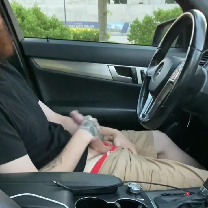 straight guy has a wank in his car