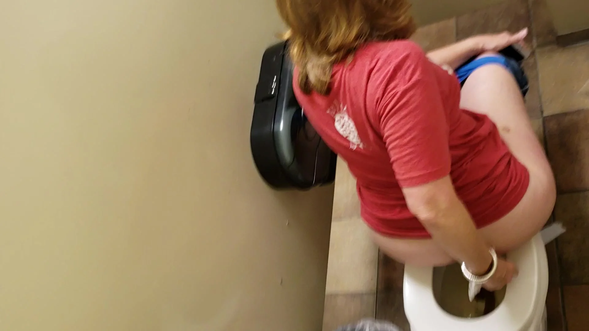 White girls pooping: mall voy 7 - ThisVid.com