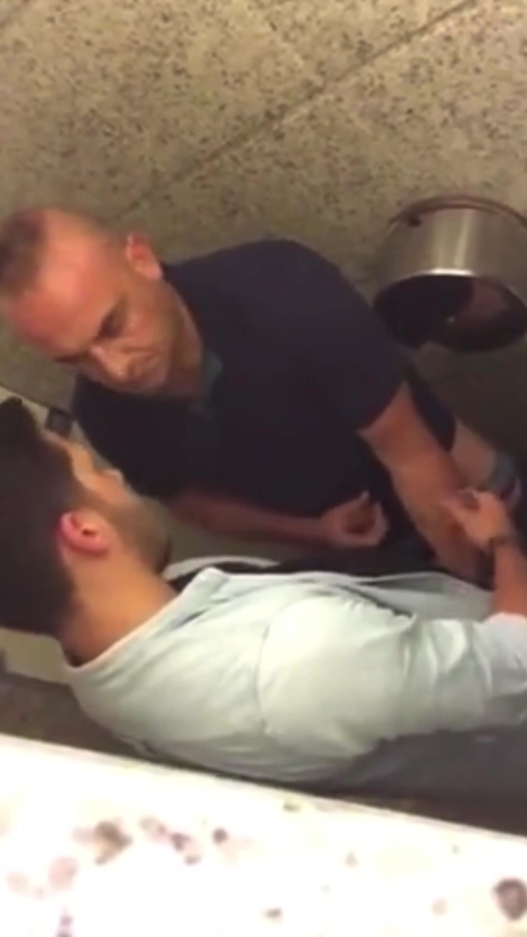 BRAZILIAN PUBLIC BATHROOM 7