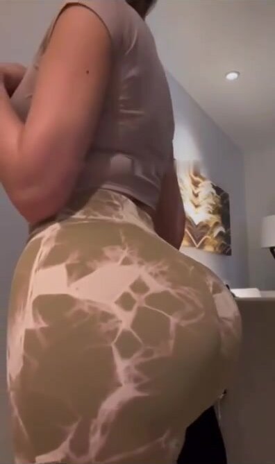 perfect bubble ass in fit body girl
