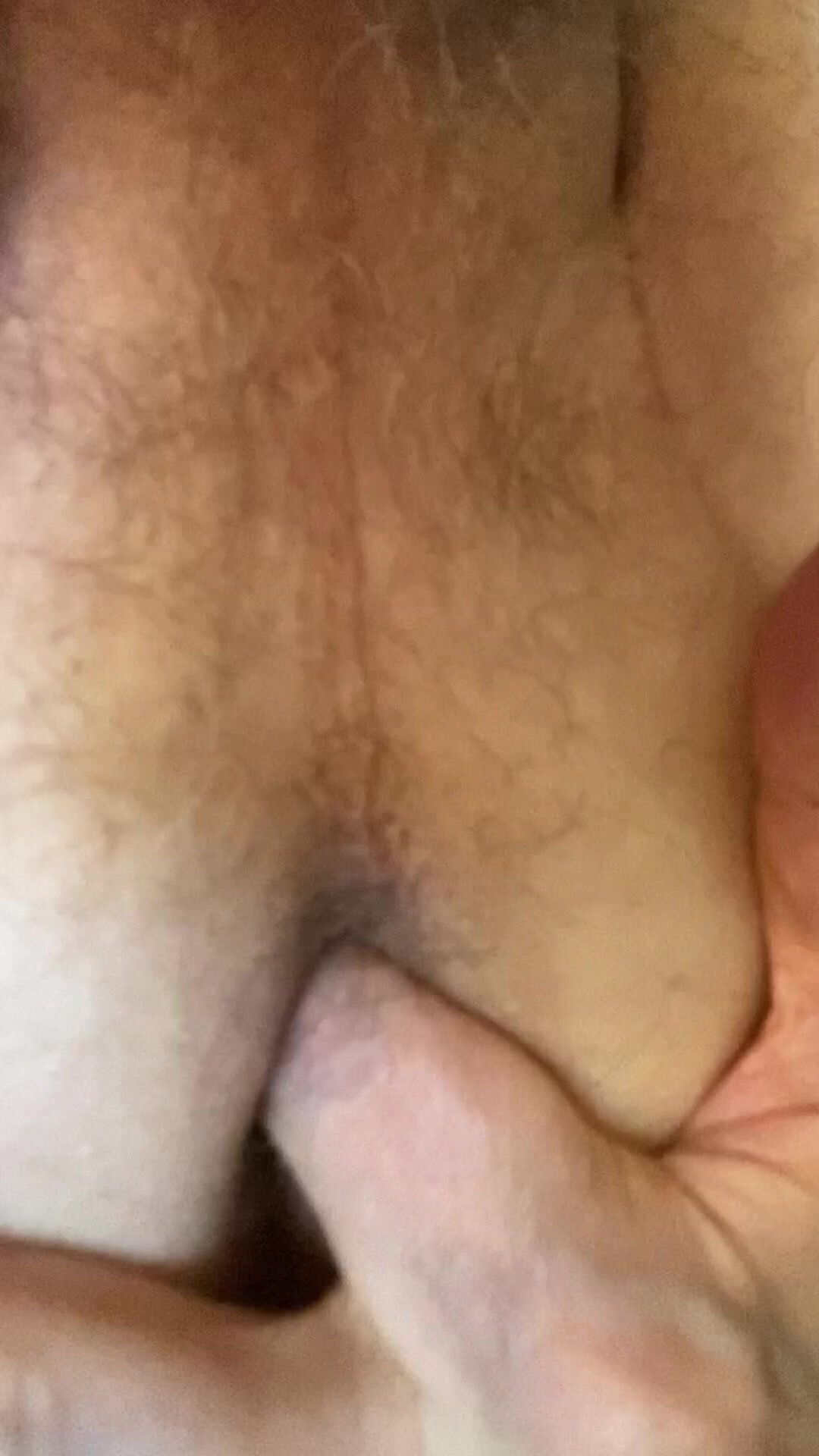 Putain, c’est bon un doigt dans le fion! Ass deep finge