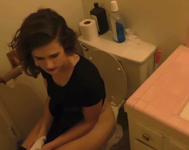 Sexy model peeing and farting on toilet