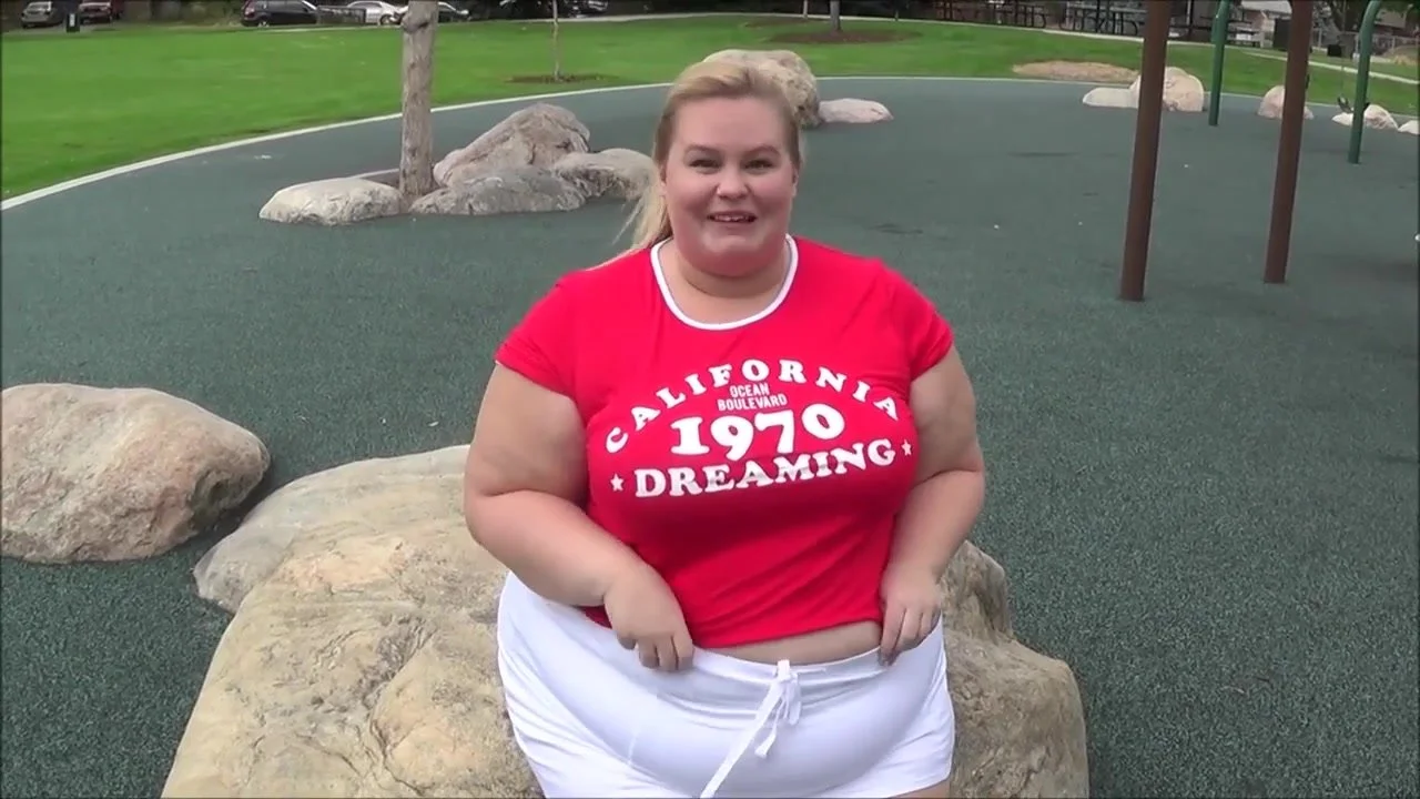 Video: Ssbbw walking - video 3 - ThisVid.com