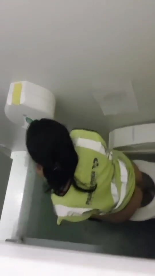 Girl thai in toilet