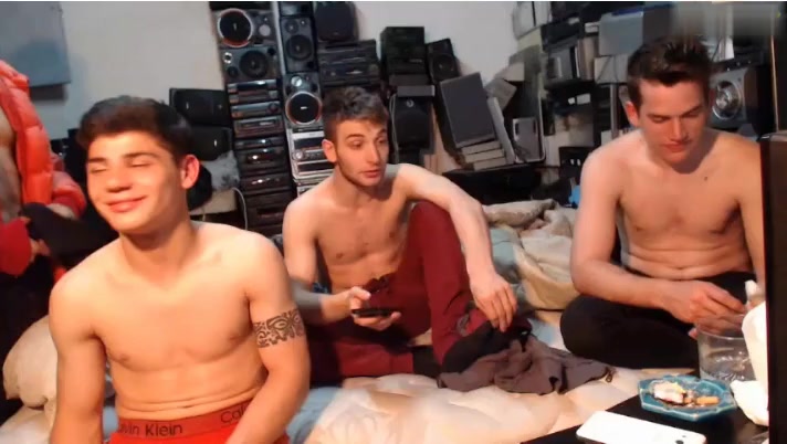 THREE FRIEND CHILLING NAKED 2