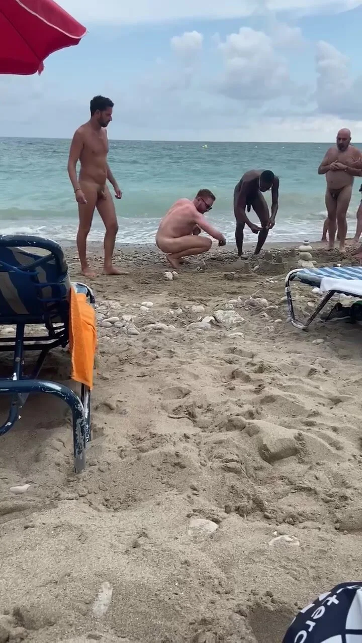 Naked guys at the beach - ThisVid.com