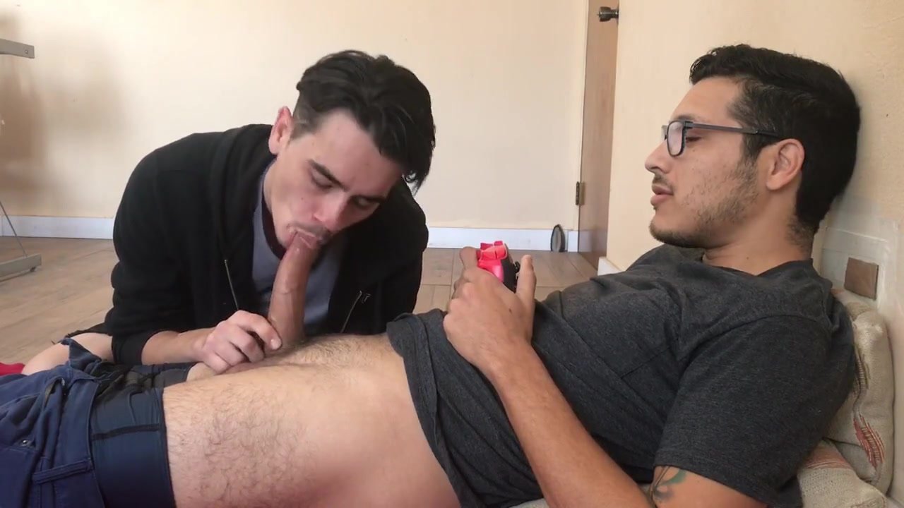 Gay couple fuck while gaming