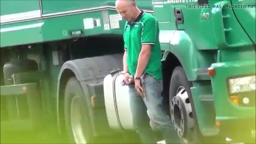 trucker pissing - video 9