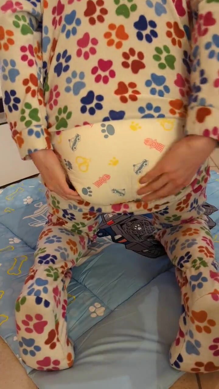 Fursuiter wearing onesie messes their diaper