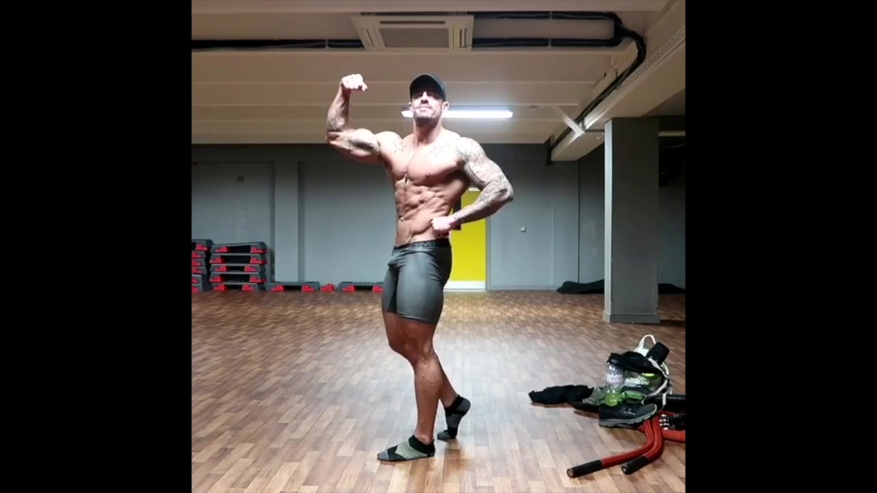hot bodybuilder - video 3
