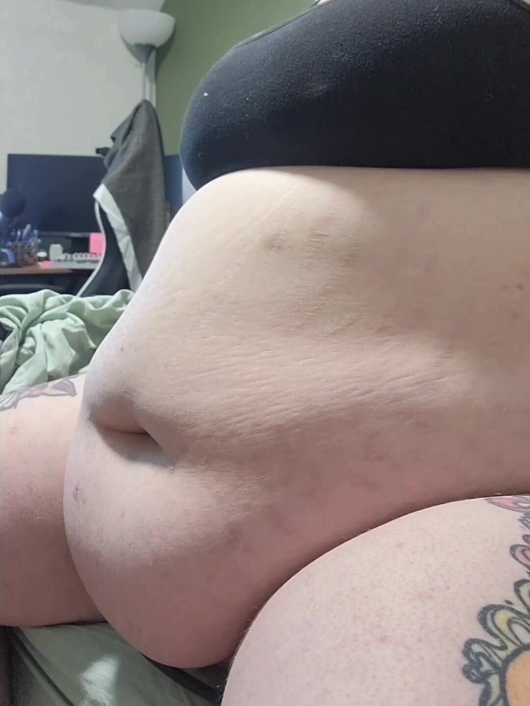 BBW Inflates Her Belly