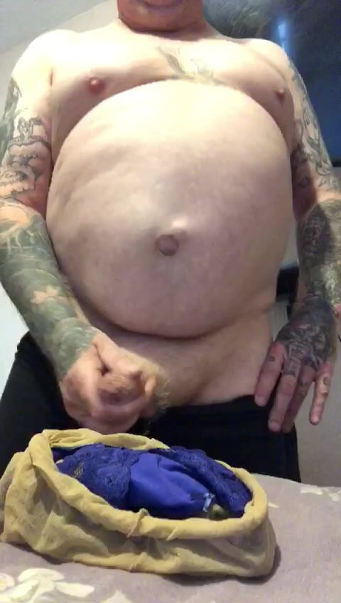 Fat Faggot David Cook wanks and cums on knickers.