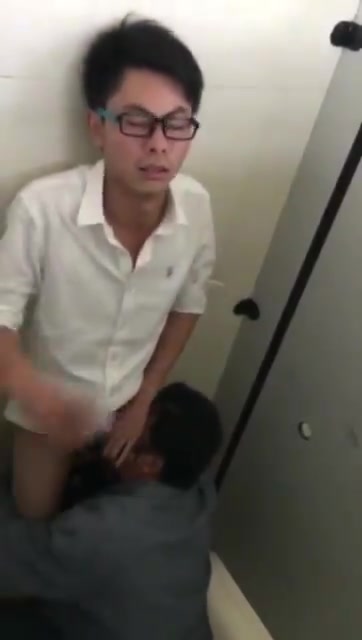 CHINESE GUY CAUGHT HIS PEEPER