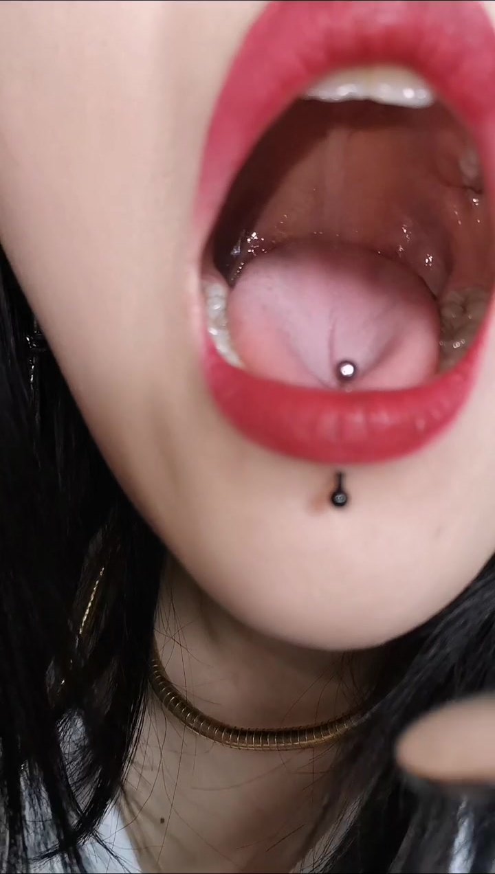 CHINESE GIRL MOUTH 1
