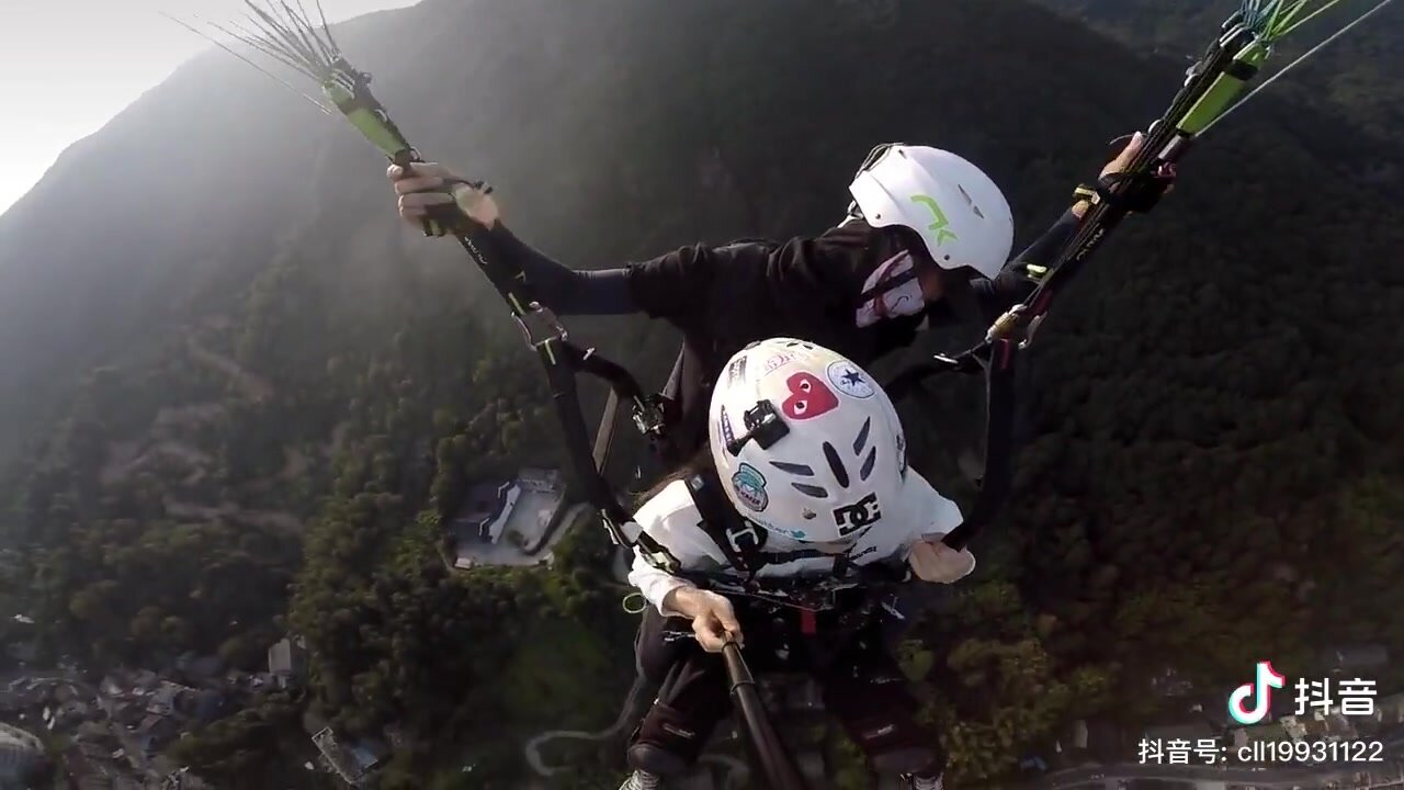 Chinese girl vomit on paraglider