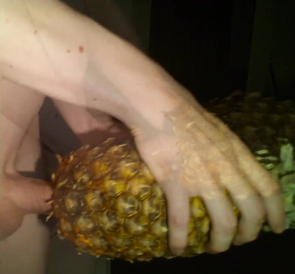 Pineapple juice - video 2
