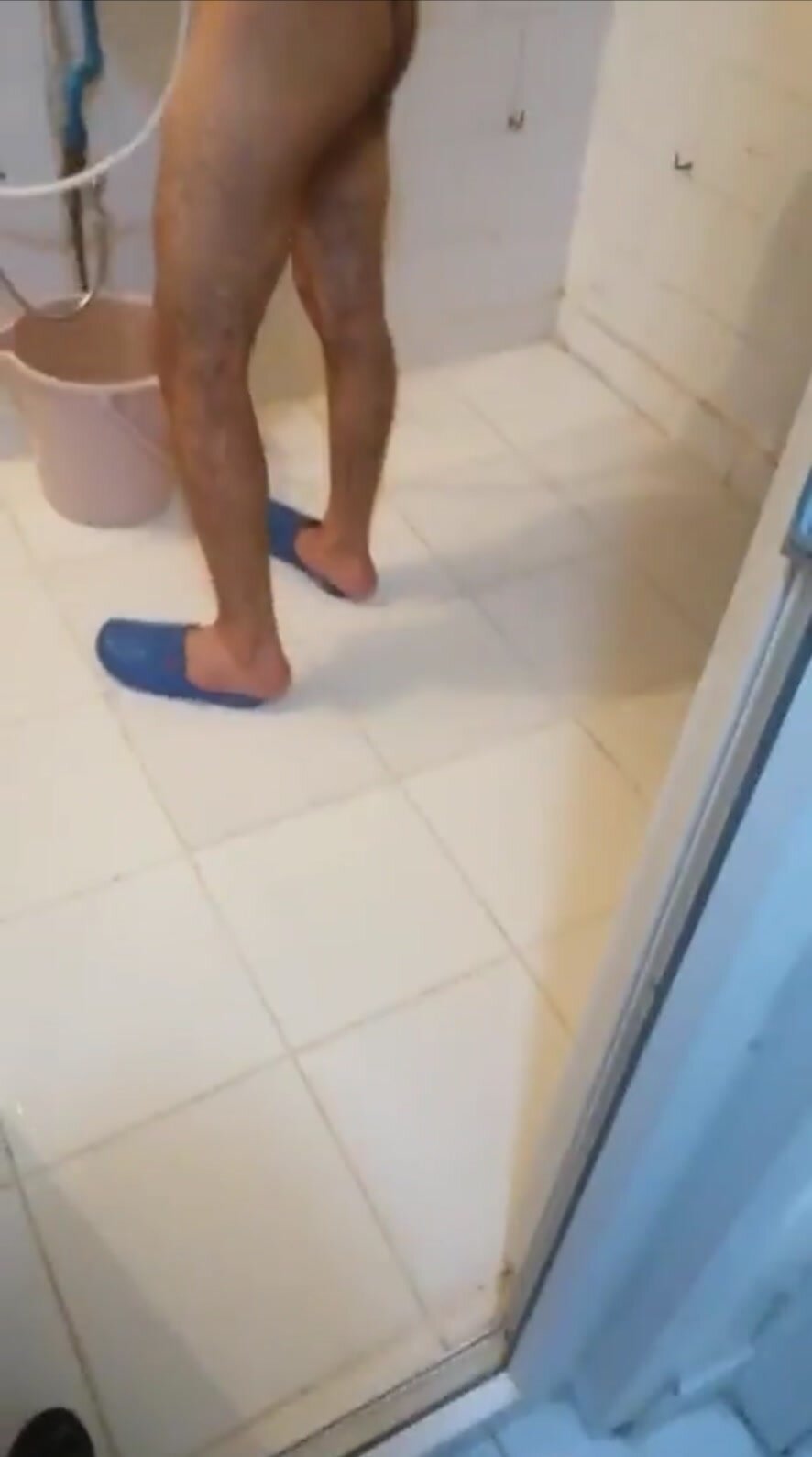 Turkish guy un shower