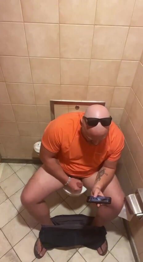 Daddy Toilet Jacking Off 136