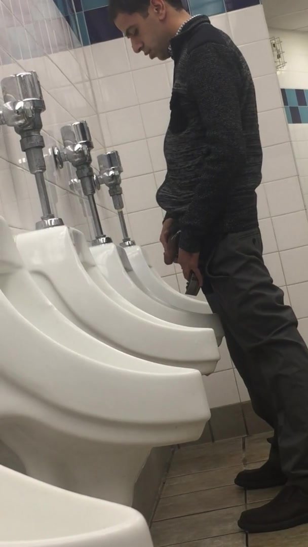 Long dick shaking at urinal