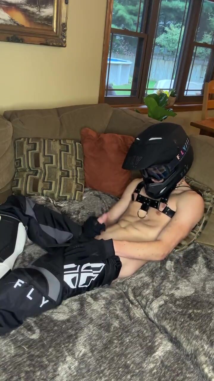 Teenboy biker cuming