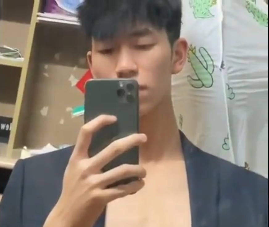 Asian handsome guy Selfie with big cock