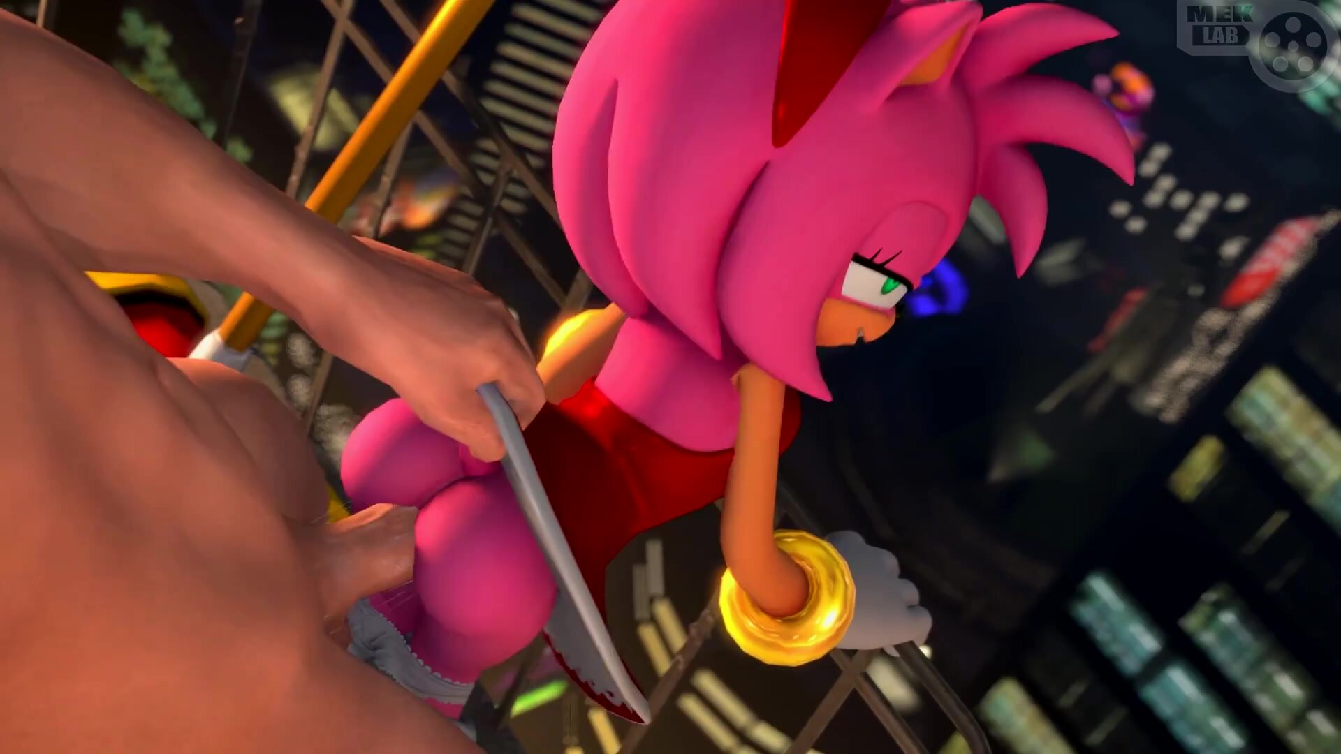 Amy Rose gets clapped on a balcony