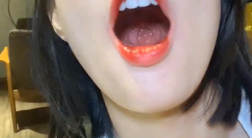 Chinese girl mouth - video 5