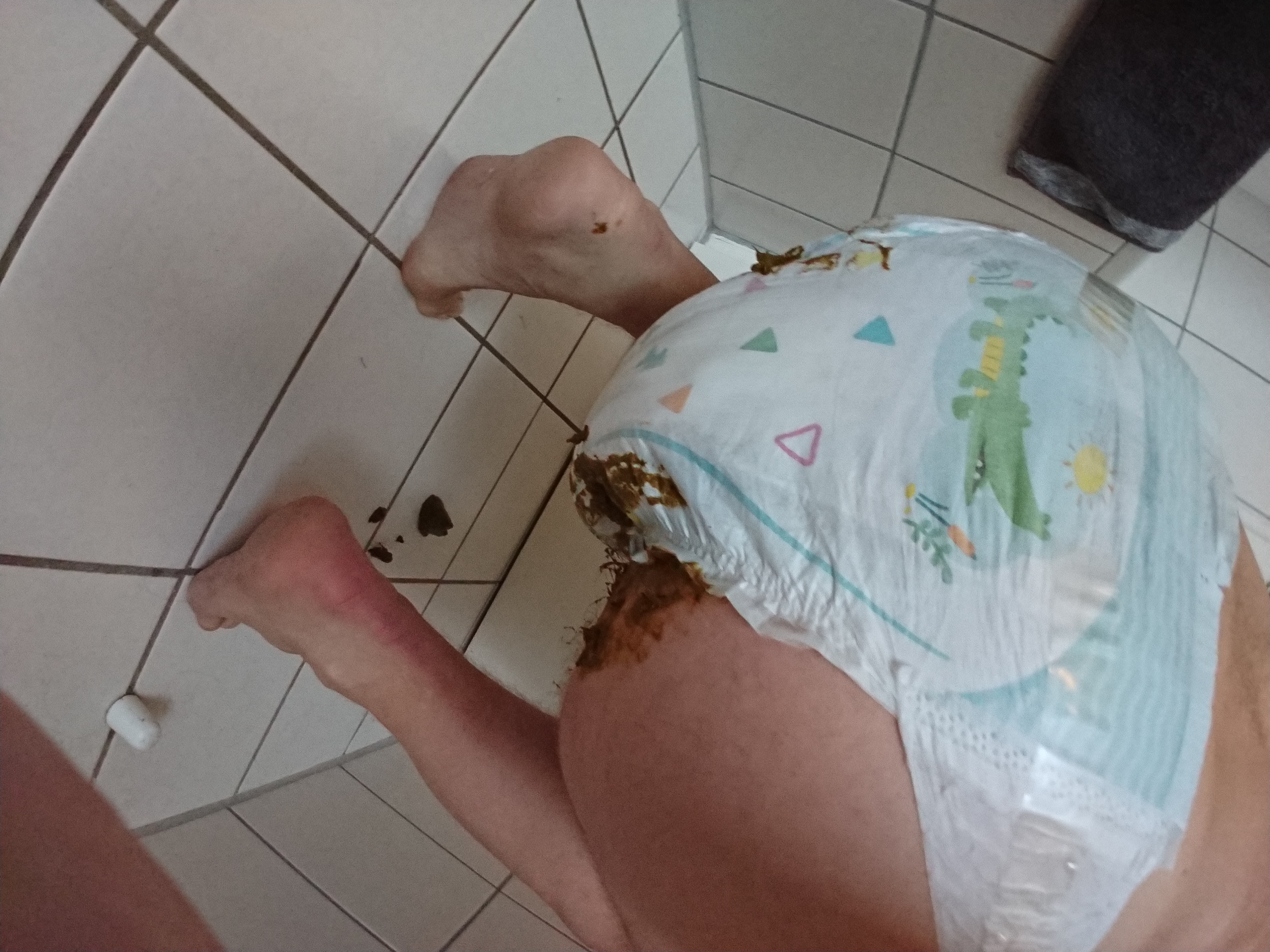My dirty, shity Pampers diaper After night