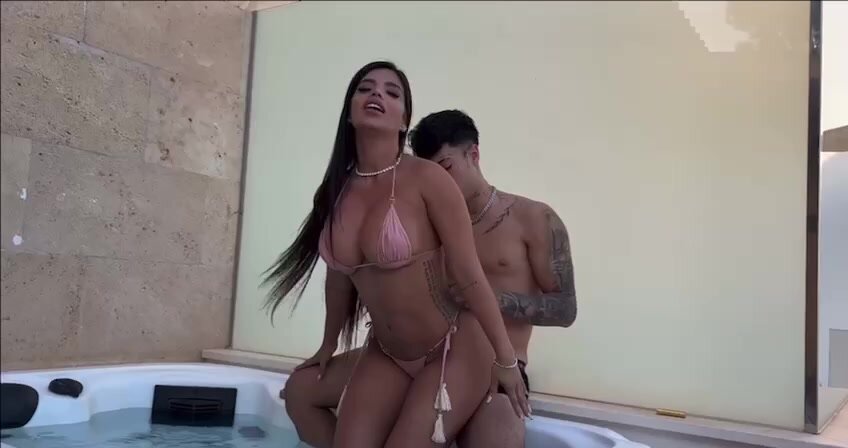 Straight sex in jacuzzi