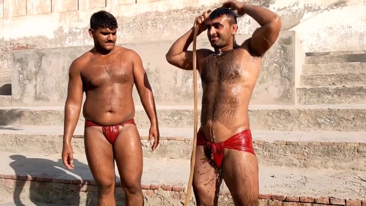 Indian wrestlers sexy bathing