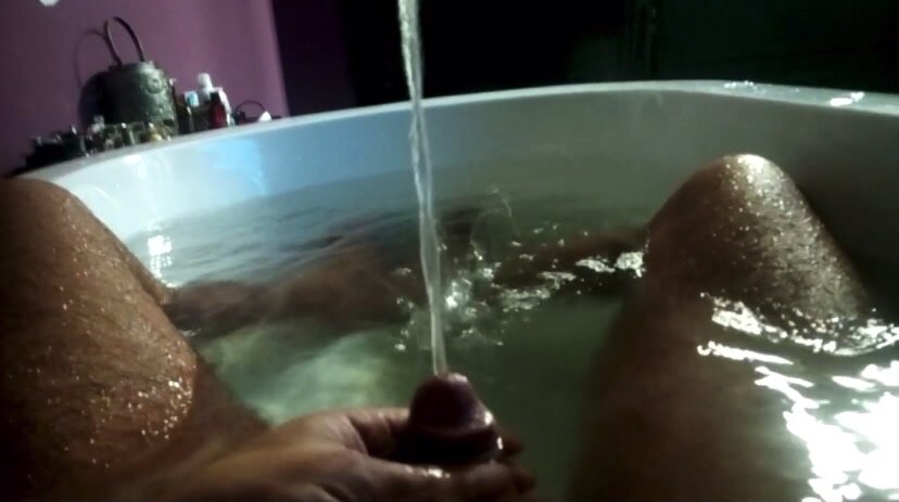 Hot Daddy takes a very Long piss in the tub