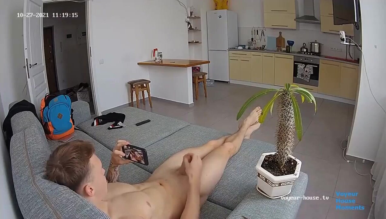 IP cam spy str8 guy jerking off to porn