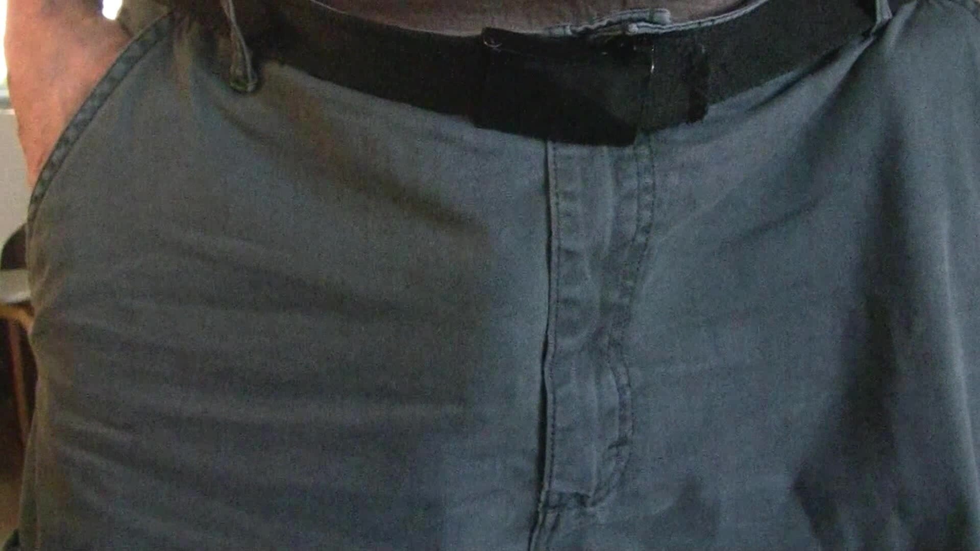 fast piss in shorts