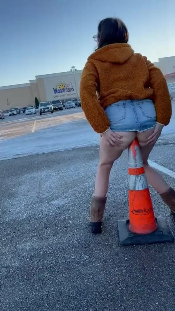 Asian Cone Sex - L1ly fucks a traffic cone in Woodmans parking lot - ThisVid.com