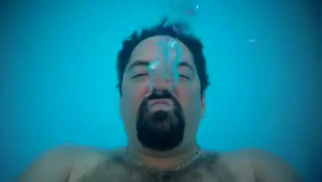 Letting his air out barefaced underwater - video 2