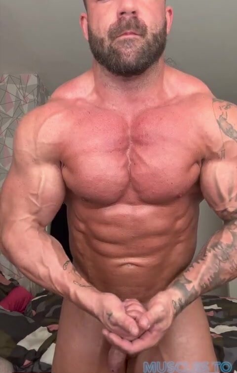 Sexy muscle bootylicious