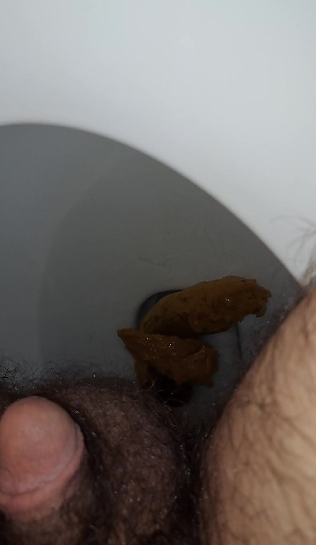 Smooth solid poo