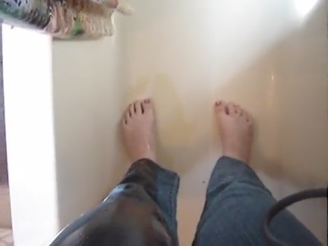 Wetting in bathtub