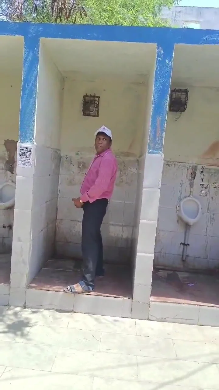 Indian Guys: Indian toilet - video 28 - ThisVid.com