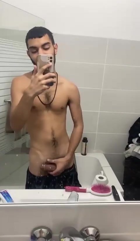Isreli verbal guy jerks off