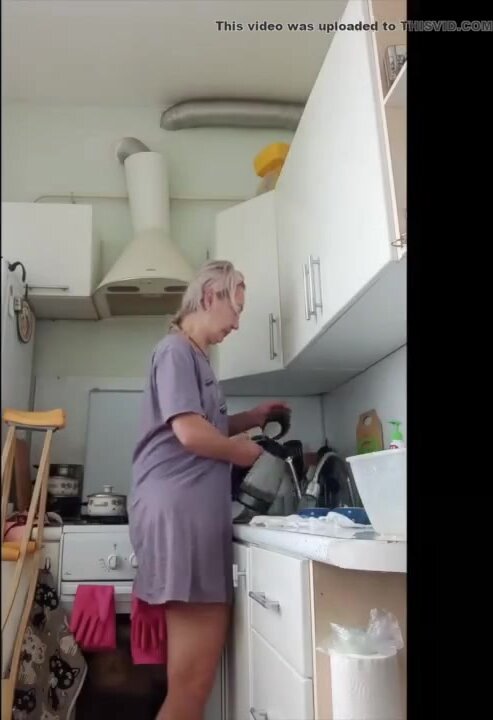 Sak woman in the kitchen