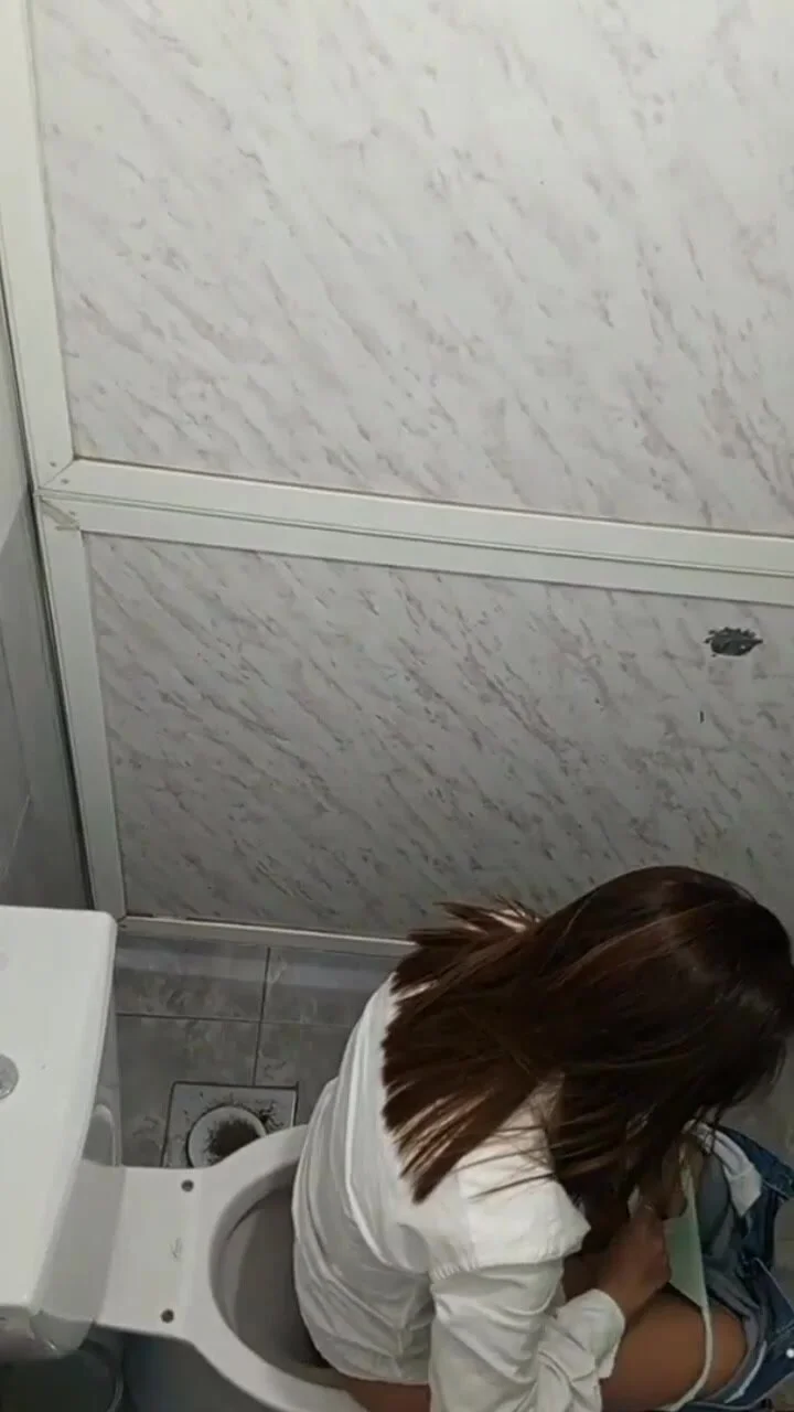 Video: Spying girl pooping on toilet from above - ThisVid.com