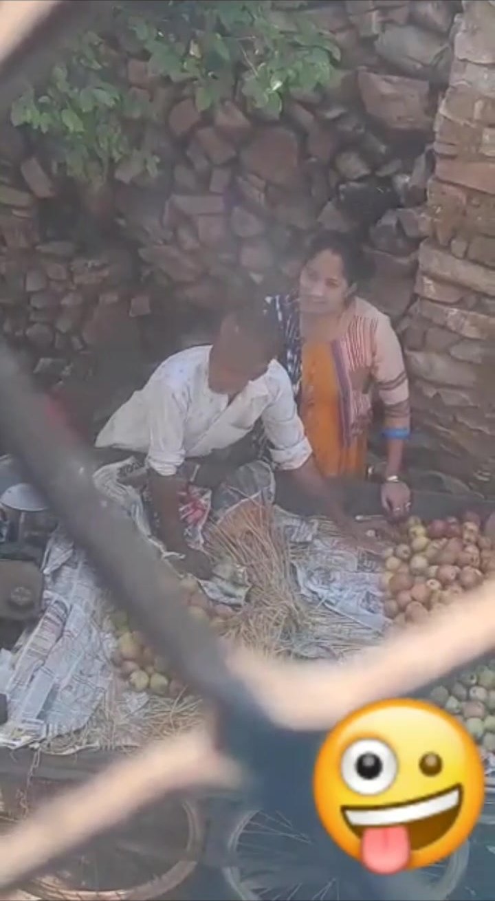 Punjabi aunty handjob fruit vendor