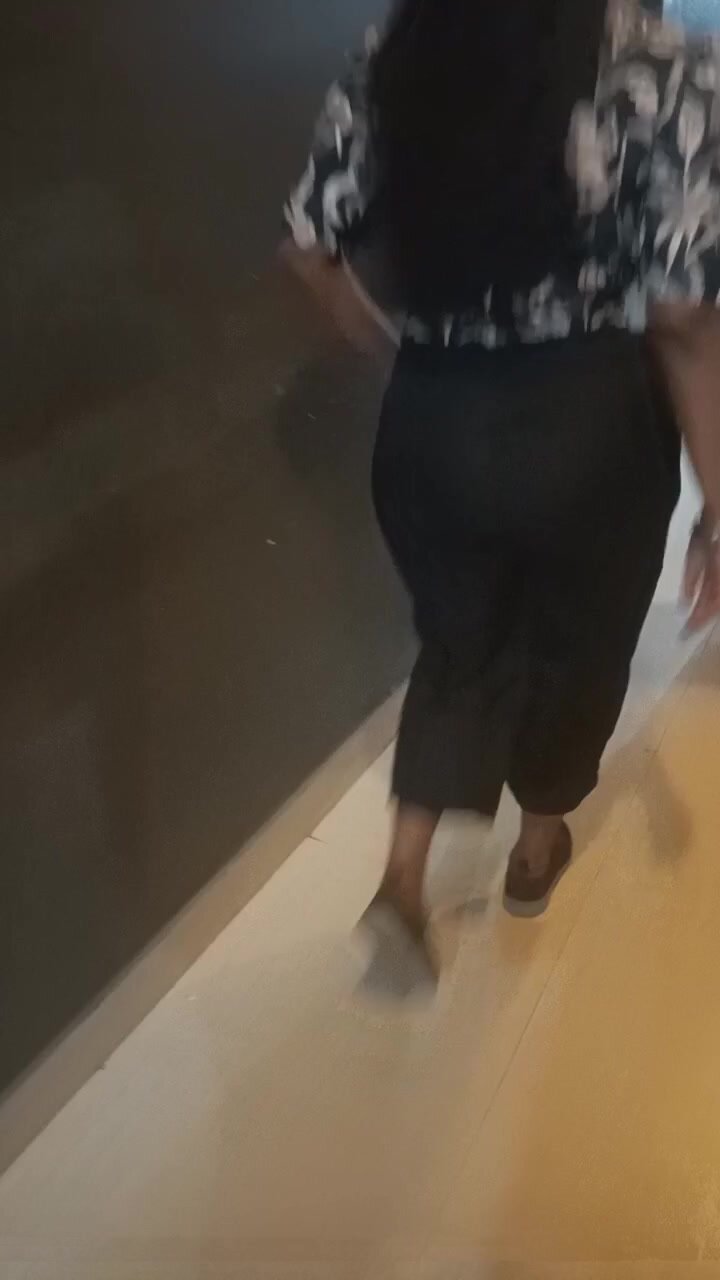 Tamil girl caught in mall with jiggling ass