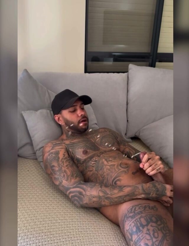 Hot tatted aussie guy jerking off on couch