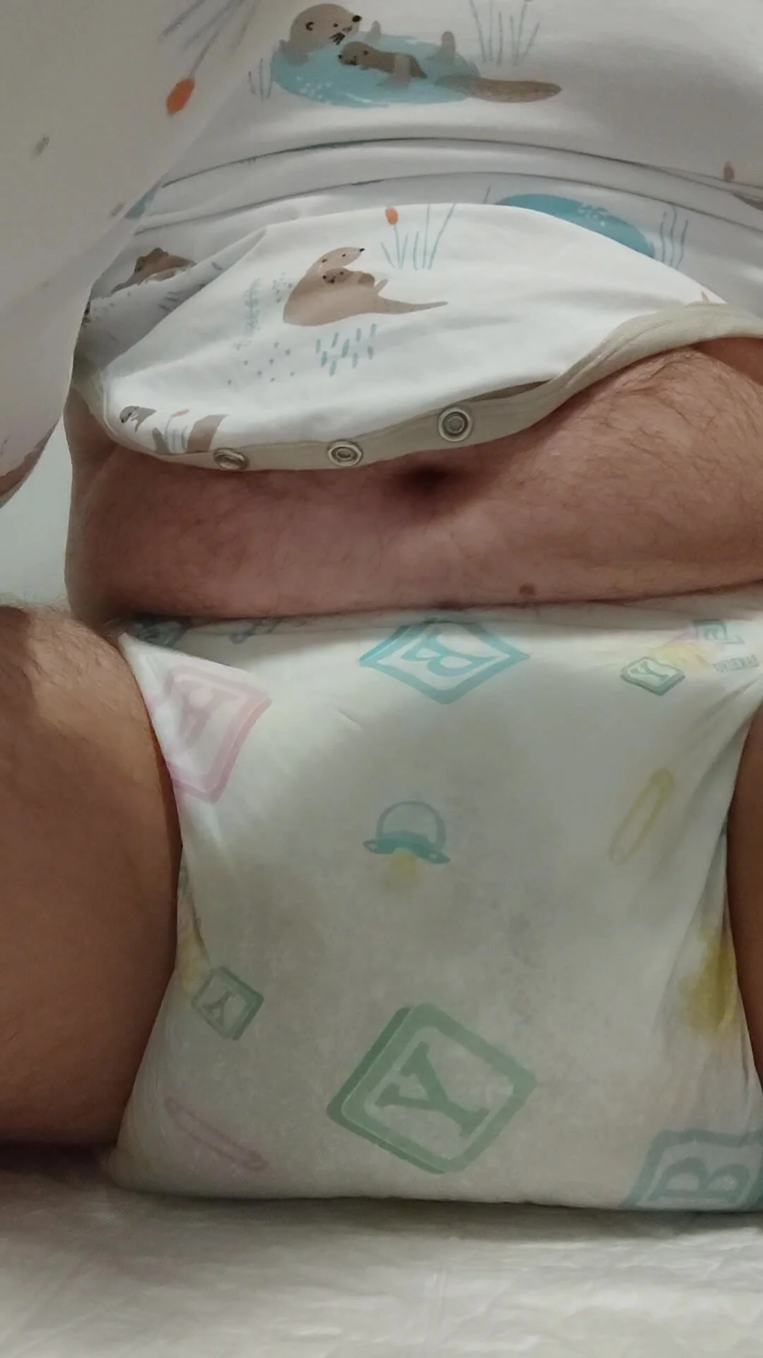 Video: Enjoying my messy diaper - ThisVid.com