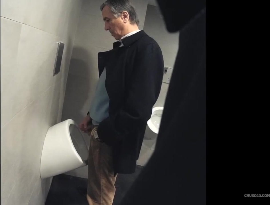 Old guys caught pissing hot 4skins